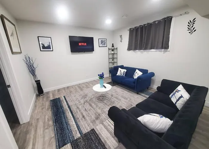 Charming 2-Bedroom Basement Oasis Sleeps 5,Size-150Sqm, Netflix, Family Friendly