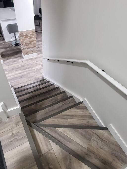 Apartment Charming 2-bedroom Basement Oasis Sleeps 5,size-150sqm, Netflix, Family Friendly Edmonton