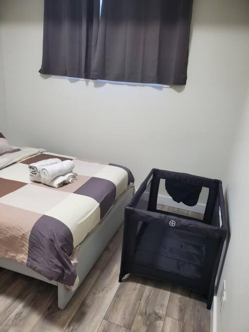 Charming 2-bedroom Basement Oasis Sleeps 5,size-150sqm, Netflix, Family Friendly Apartment *