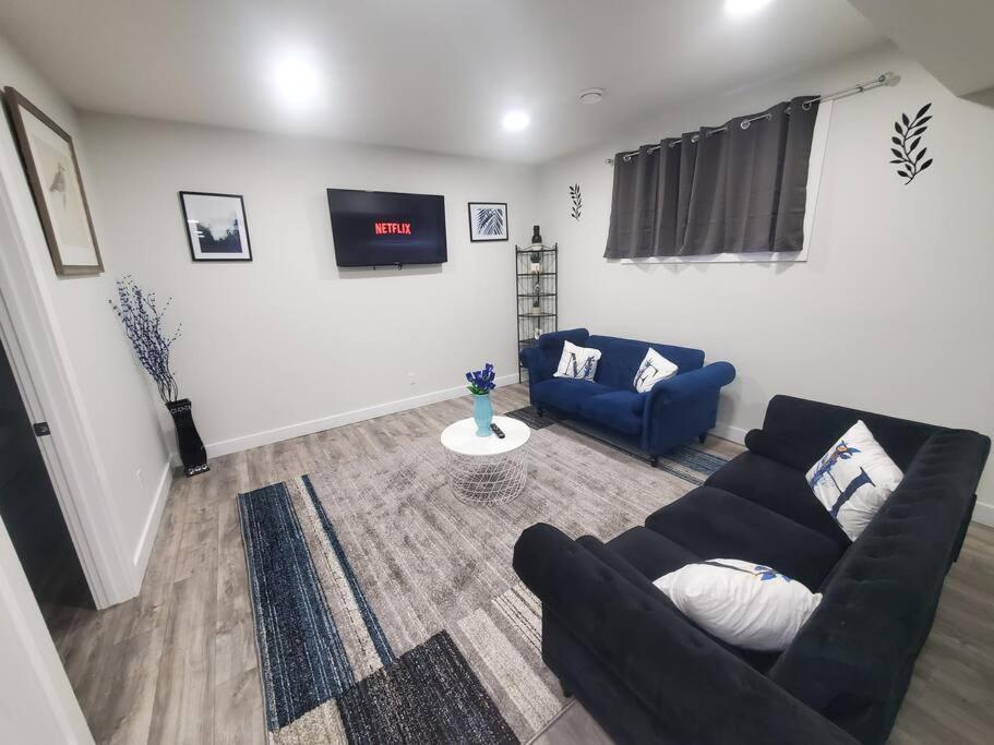 Charming 2-bedroom Basement Oasis Sleeps 5,size-150sqm, Netflix, Family Friendly