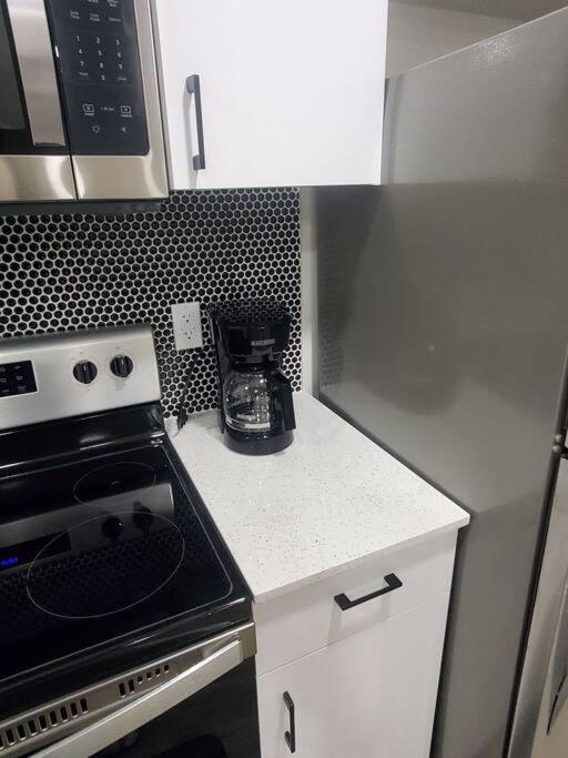 Charming 2-bedroom Basement Oasis Sleeps 5,size-150sqm, Netflix, Family Friendly * Edmonton